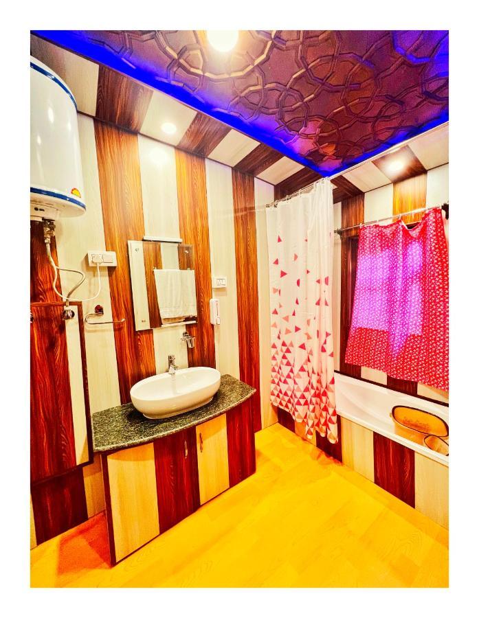 The Heritage Aristotle Group Of Houseboats Botel