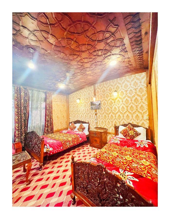 The Heritage Aristotle Group Of Houseboats 4*