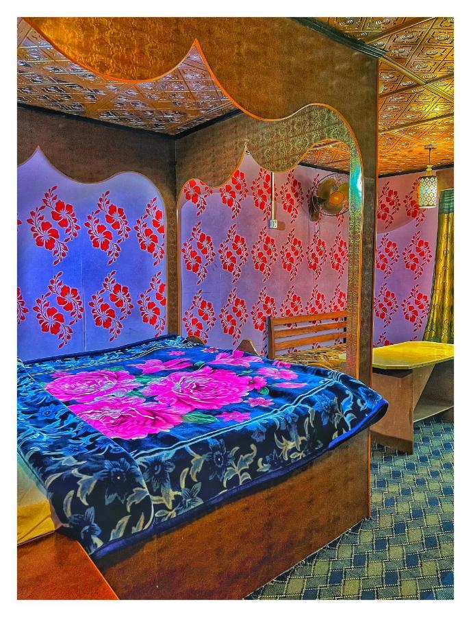 The Heritage Aristotle Group Of Houseboats 4*