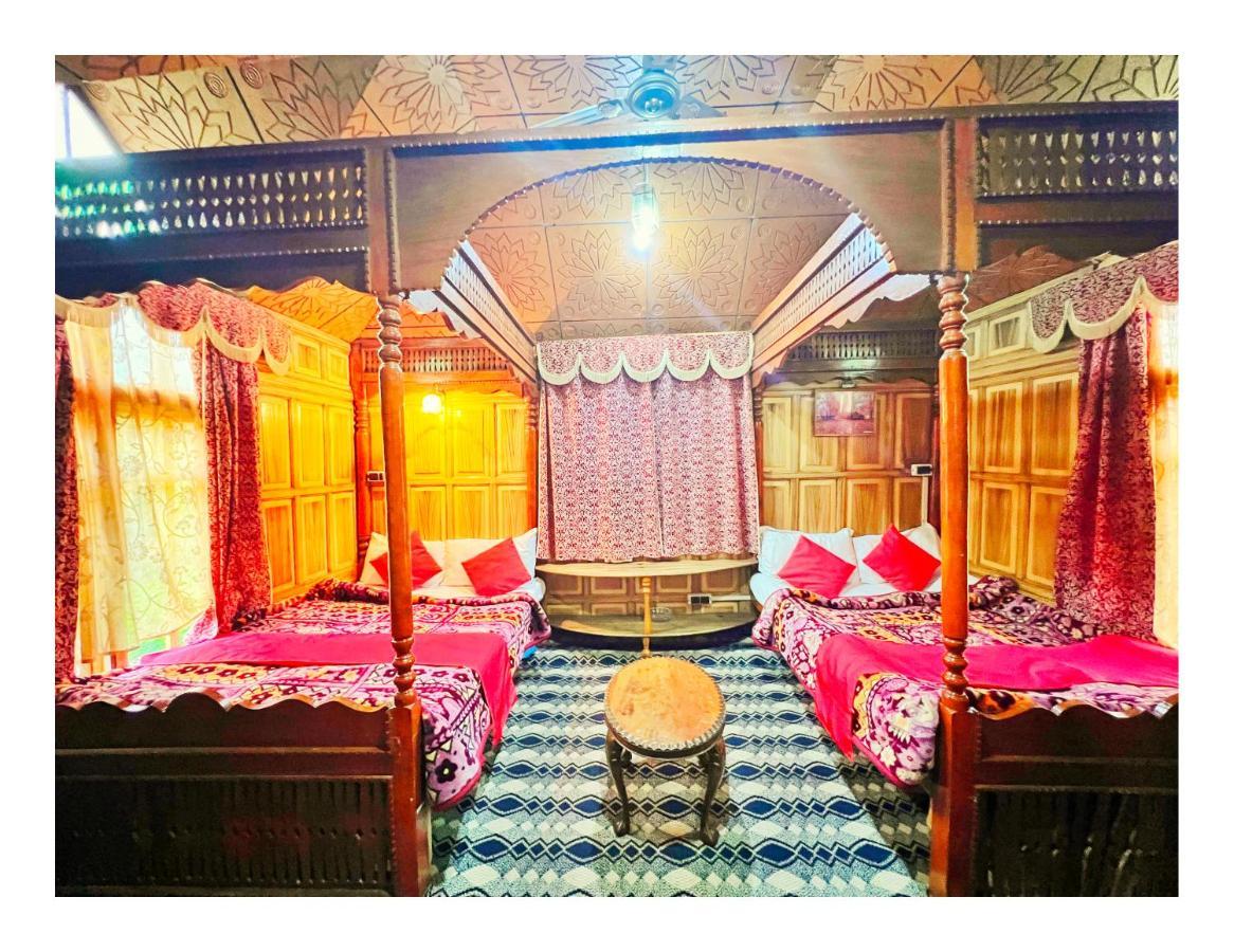 Botel The Heritage Plato Group Of Houseboats 4*