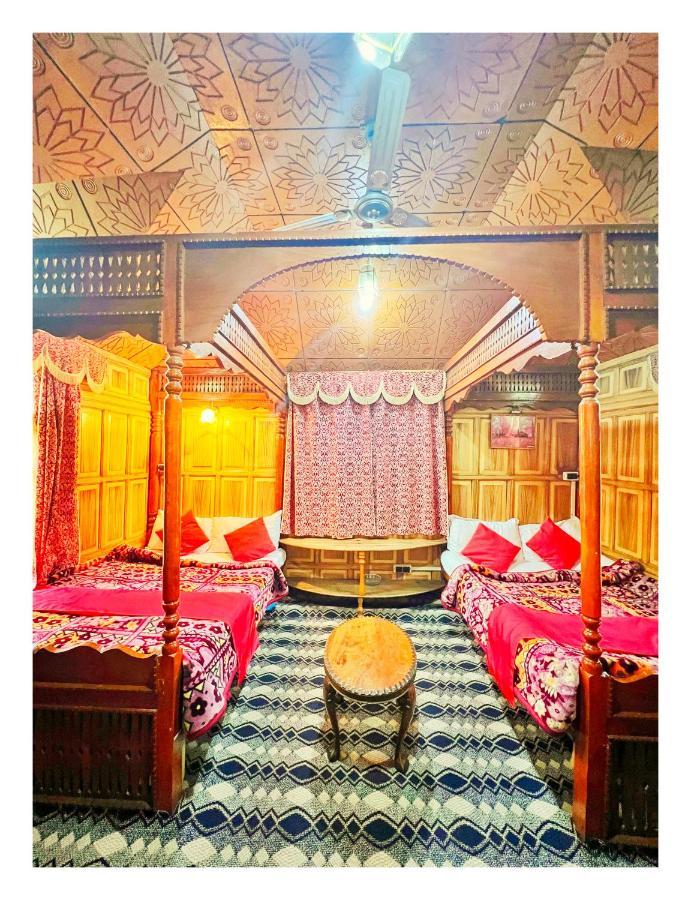 The Heritage Plato Group Of Houseboats Botel 4*
