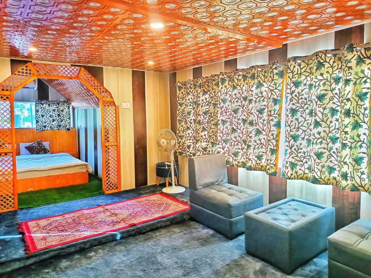 Botel The Heritage Plato Group Of Houseboats 4*
