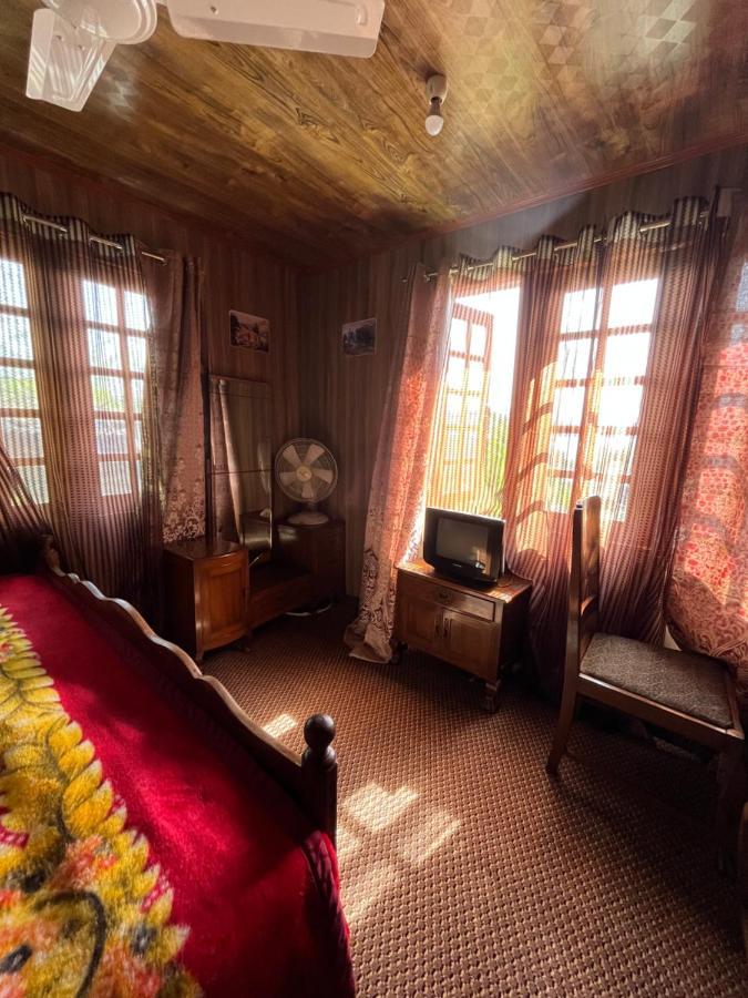 Guest house Flora , Srinagar (Jammu and Kashmir)