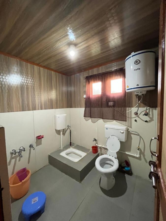 Flora , Guest house Srinagar (Jammu and Kashmir)
