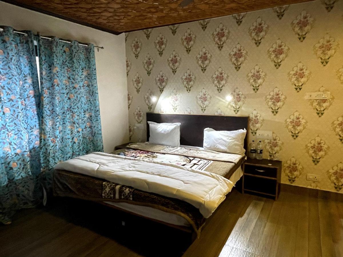 Hotel White Stone Srinagar (Jammu and Kashmir)