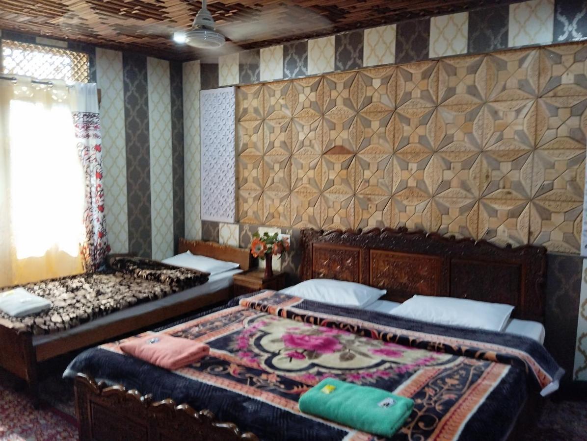 The Bombay Heritage Group Of House Boat Botel 4*