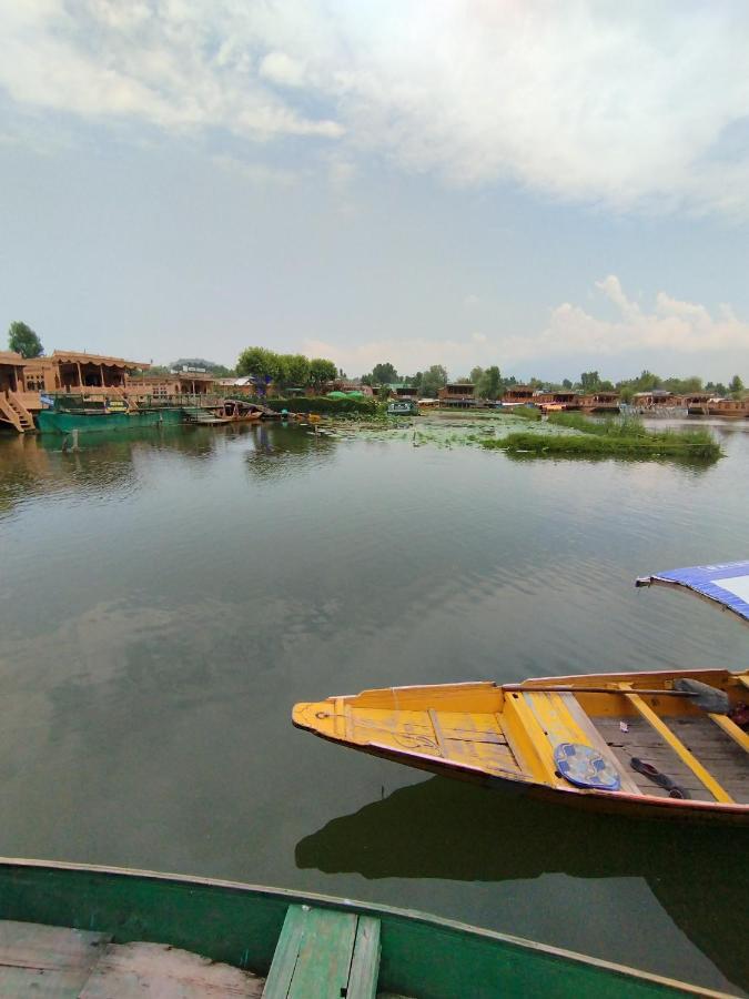 Botel The Bombay Heritage Group Of House Boat Srinagar (Jammu and Kashmir)