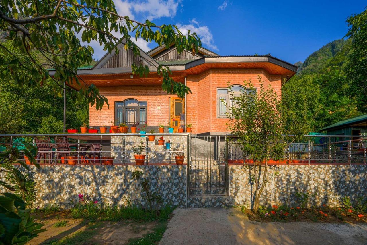 Stayvista At Lakeshore Bliss Srinagar (Jammu and Kashmir)