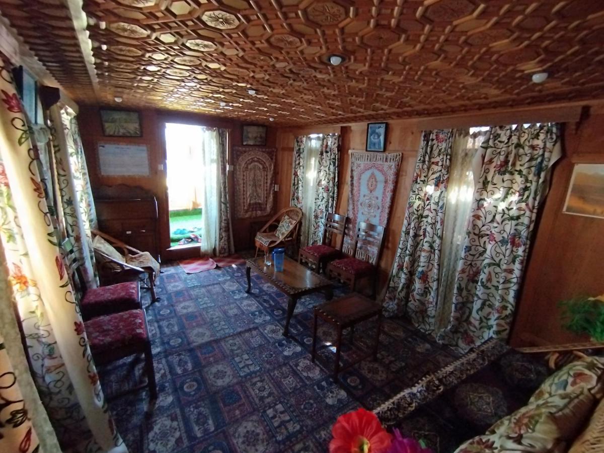 Botel The Bombay Heritage Group Of House Boat Srinagar (Jammu and Kashmir)