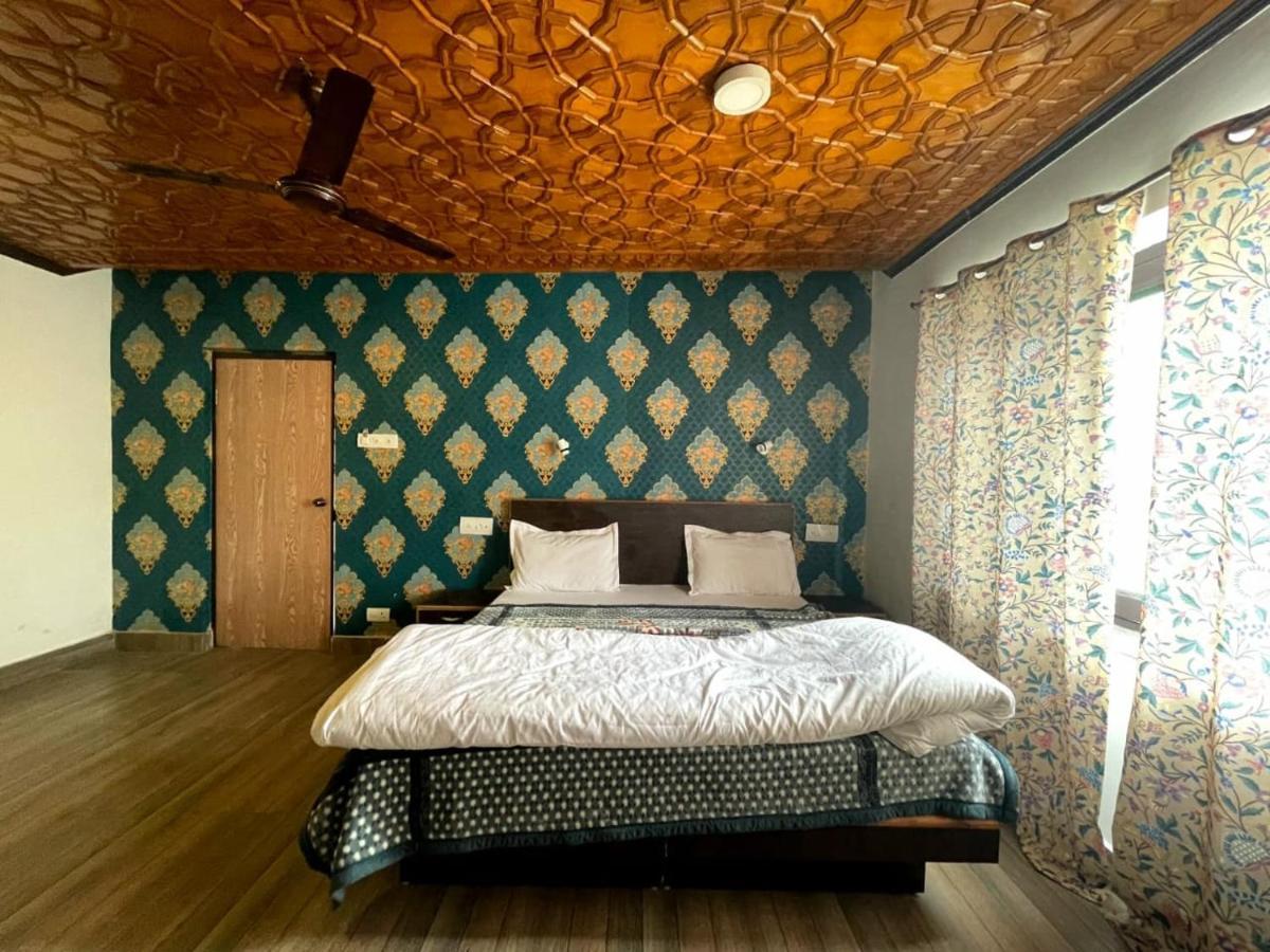 Hotel White Stone 2*