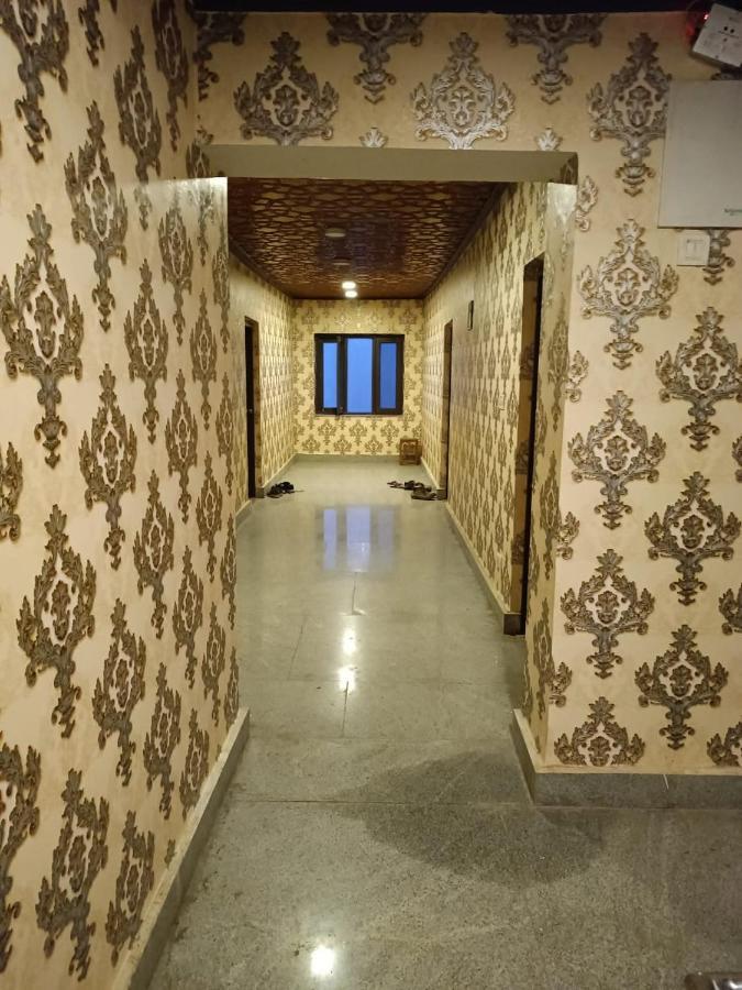 White Stone Srinagar (Jammu and Kashmir)