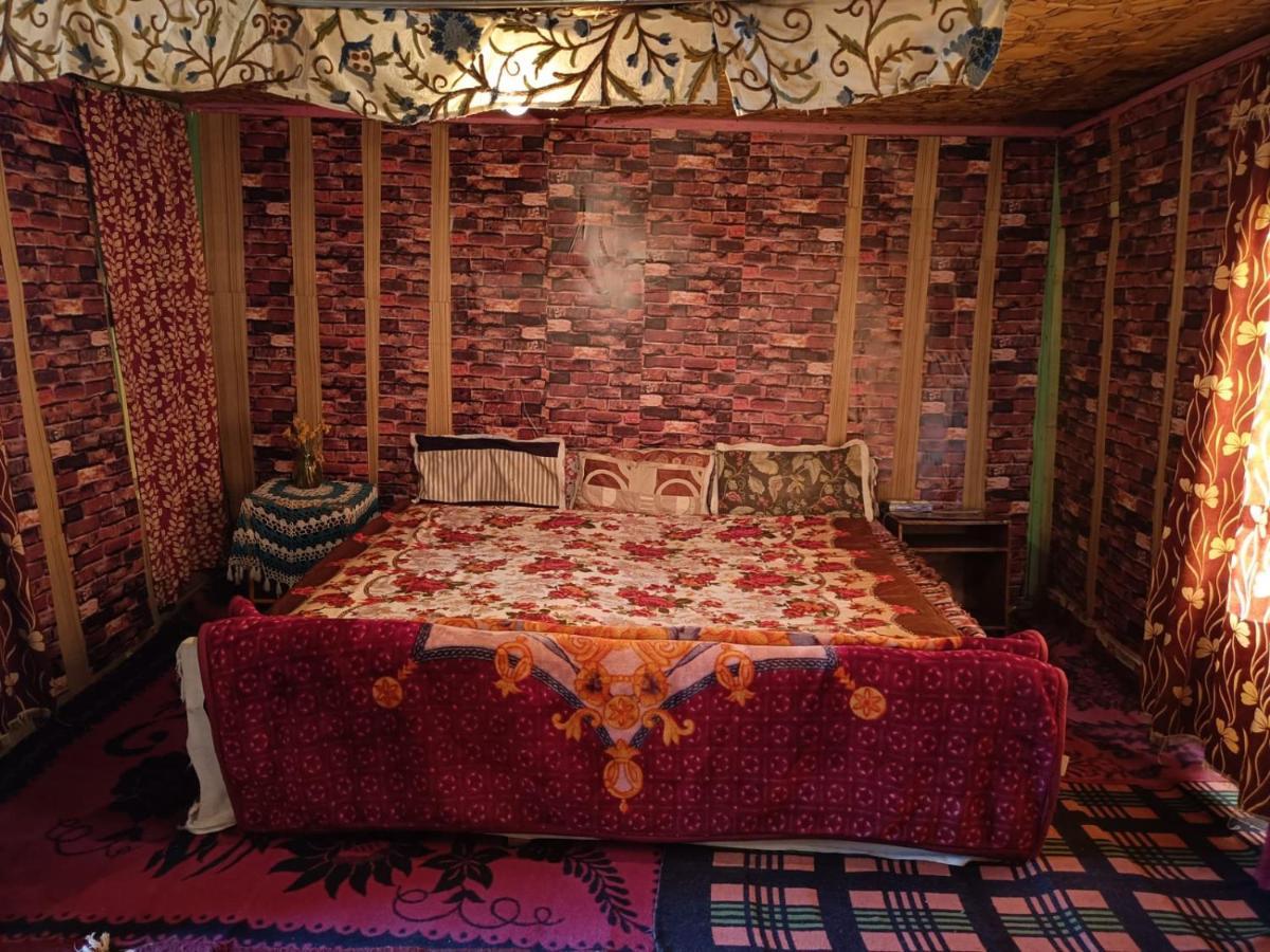 Island Homestay *