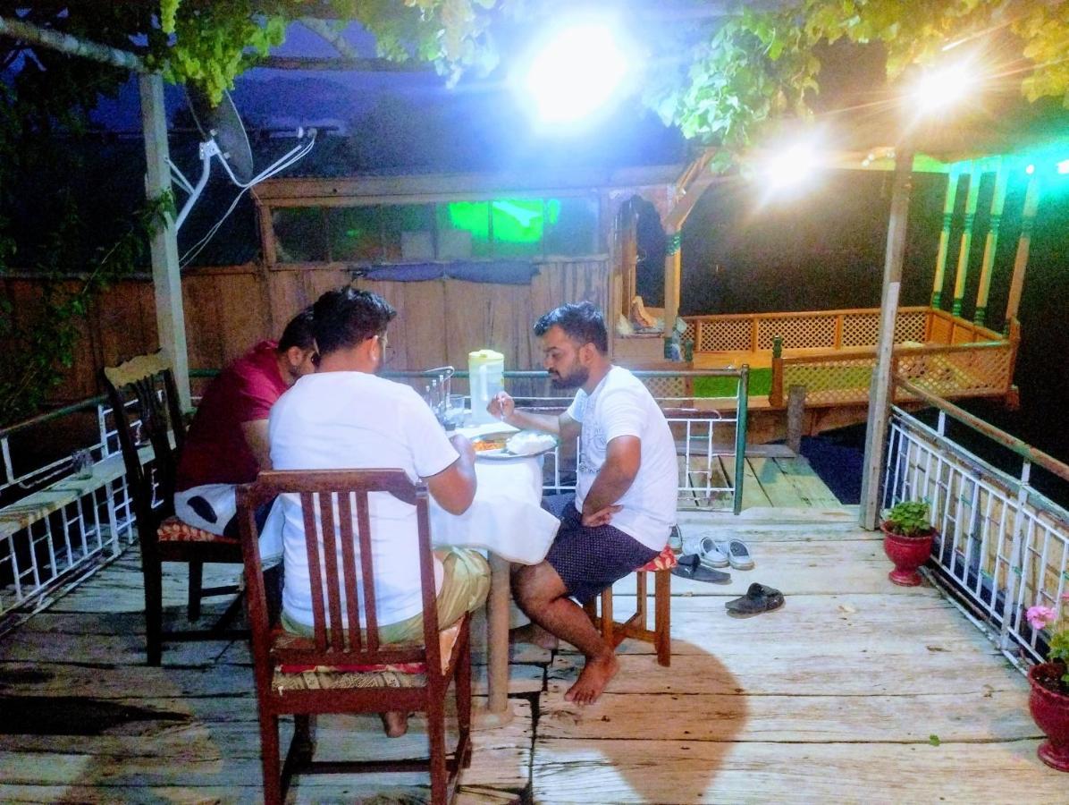 Homestay Pana 4 Boat House Srinagar (Jammu and Kashmir)