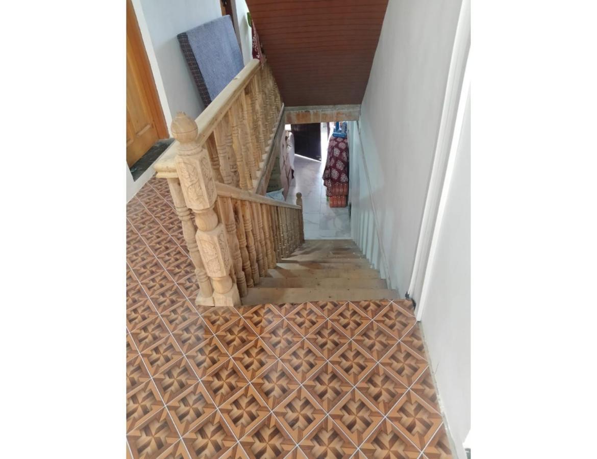 Ikhlas Guest House, Homestay Srinagar (Jammu and Kashmir)