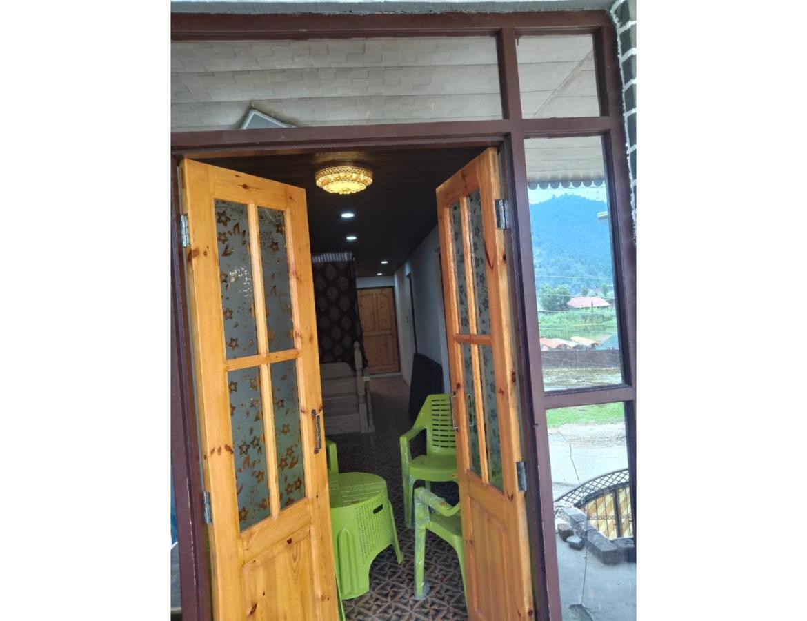 Ikhlas Guest House, Srinagar (Jammu and Kashmir)