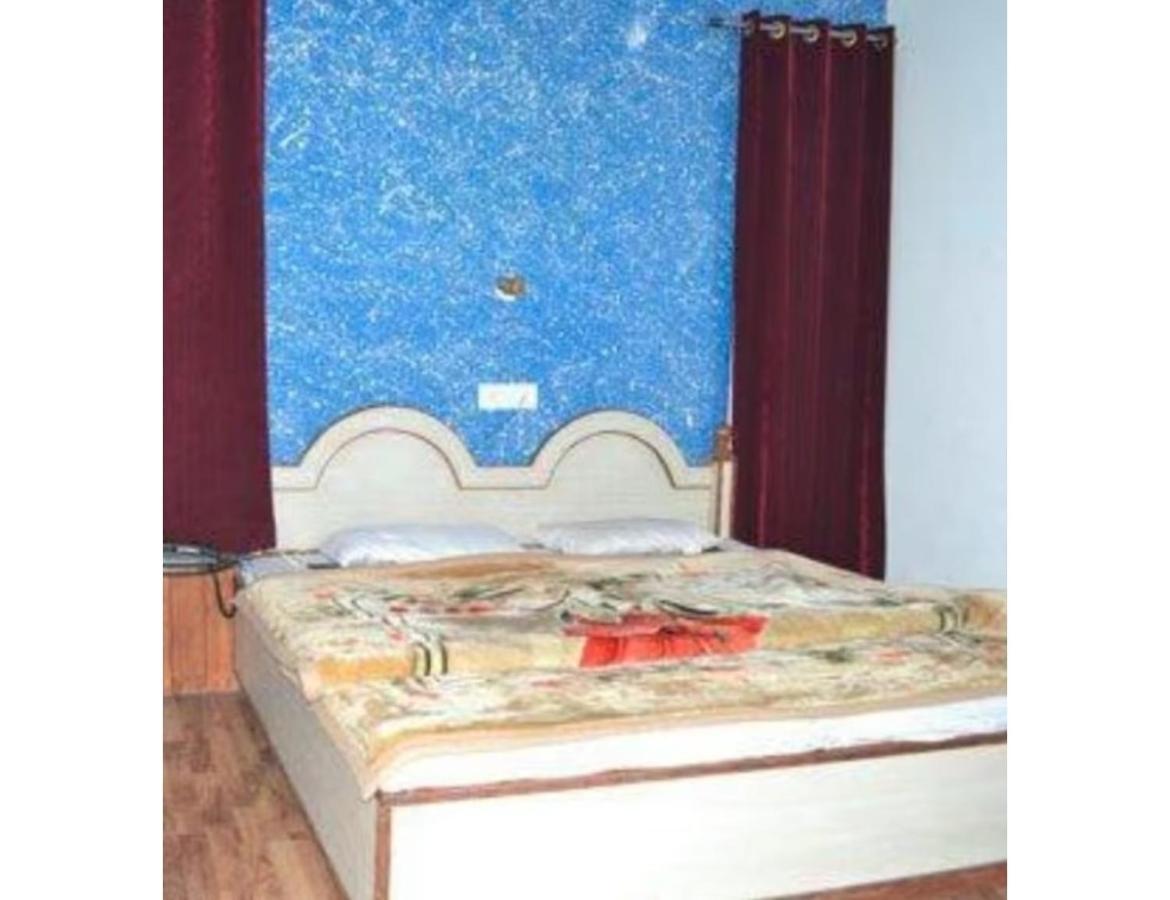 Pandit Palace, Srinagar (Jammu and Kashmir)