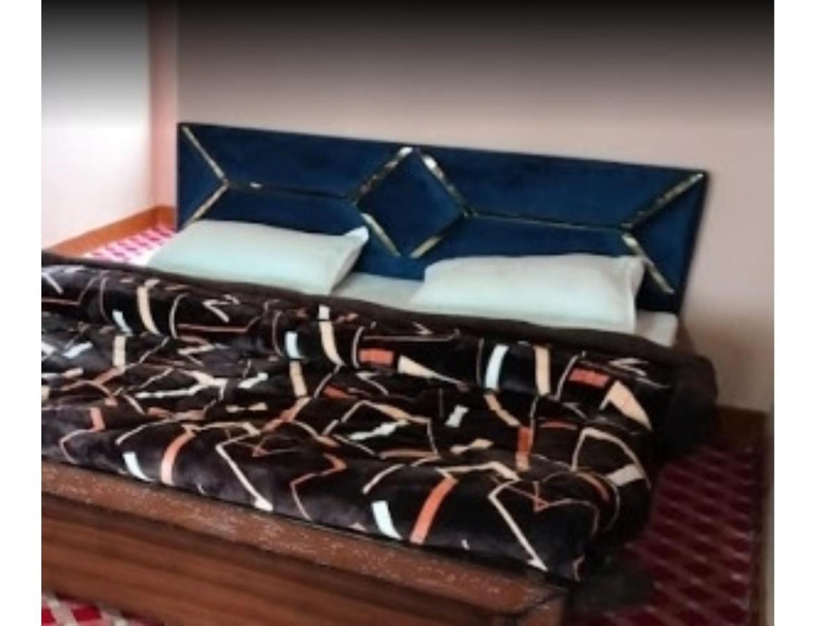 Ritz, Homestay *