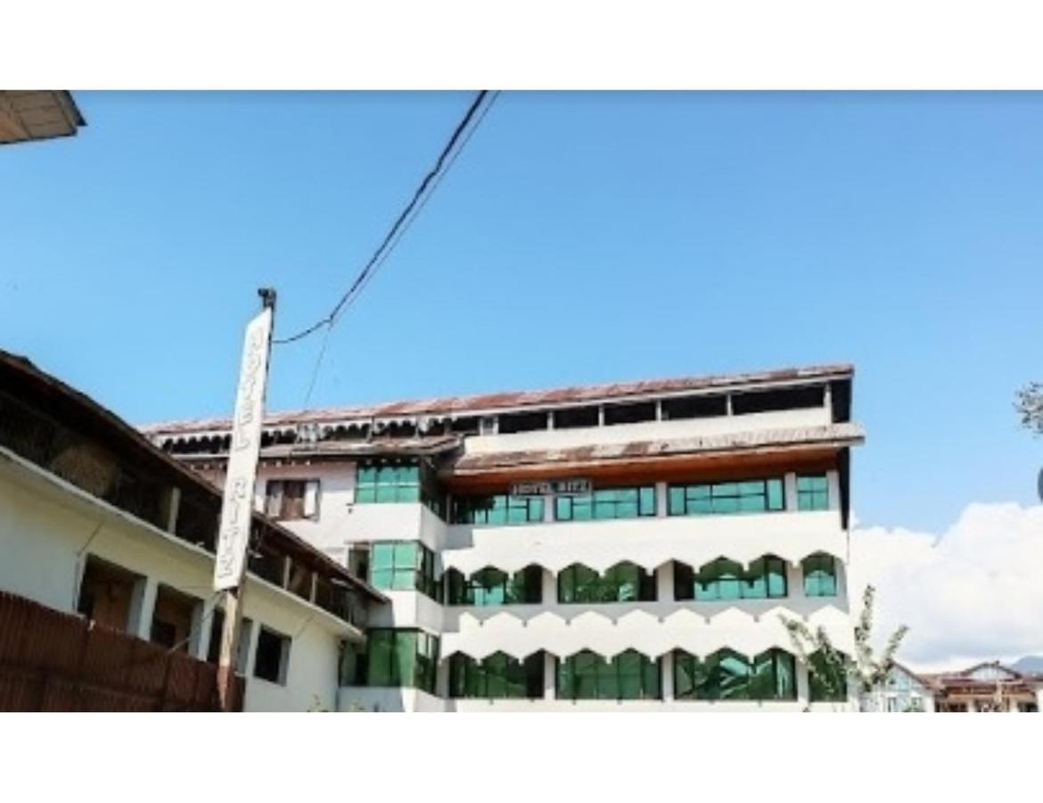 Ritz, * Srinagar (Jammu and Kashmir)