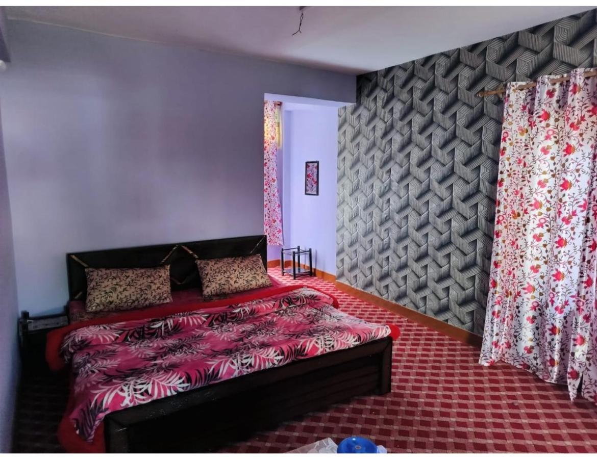 Ritz, Homestay *