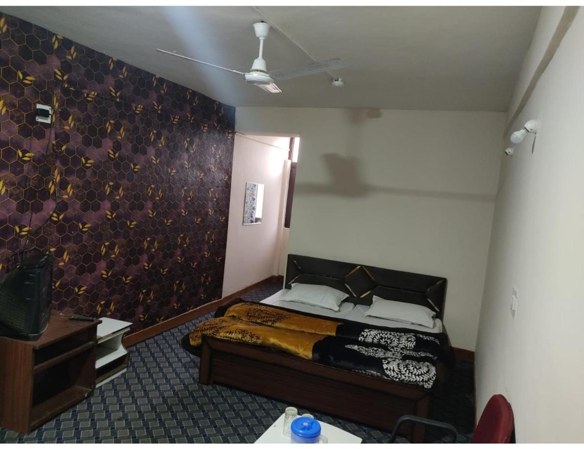 Homestay Ritz, *