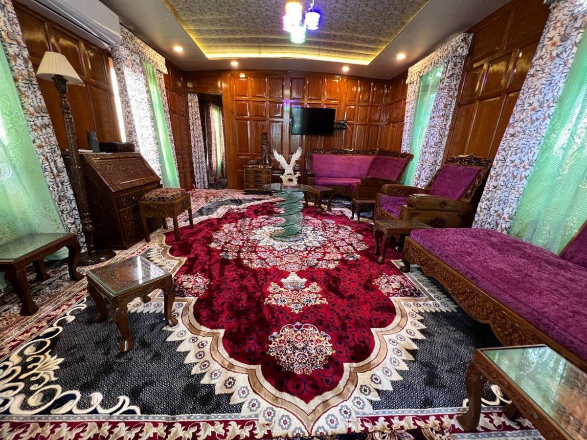 The Heritage Safina Group Of Houseboats Botel