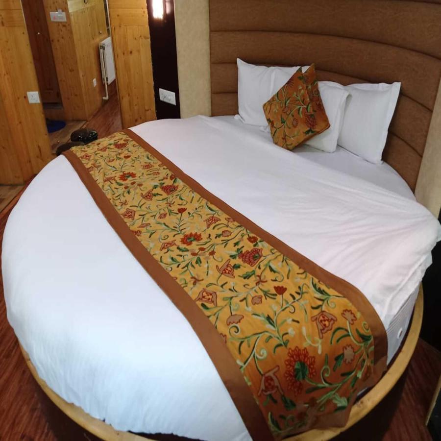 Hotel Sheen 3*