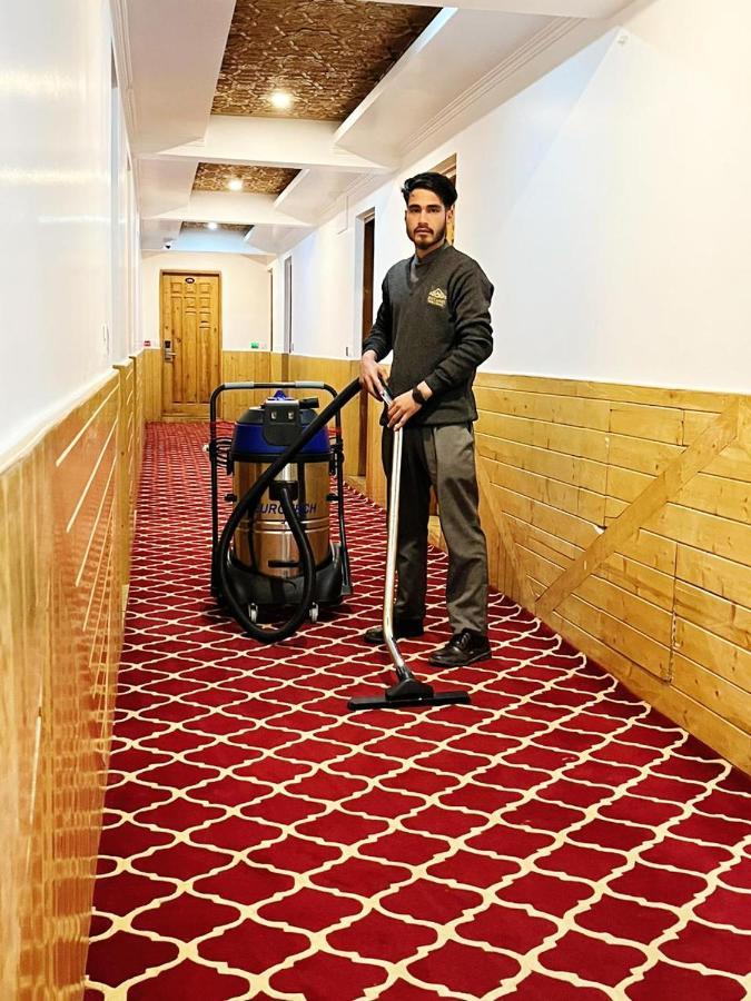 Hotel Sheen 3*
