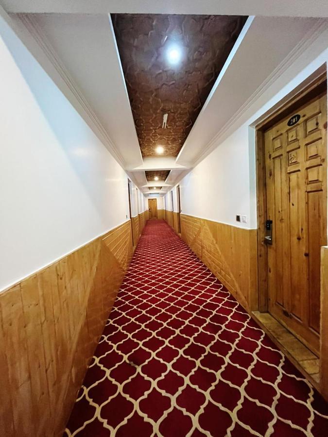 Hotel Sheen Srinagar (Jammu and Kashmir)