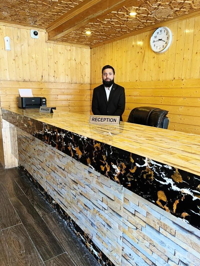 Hotel Sheen Srinagar (Jammu and Kashmir)