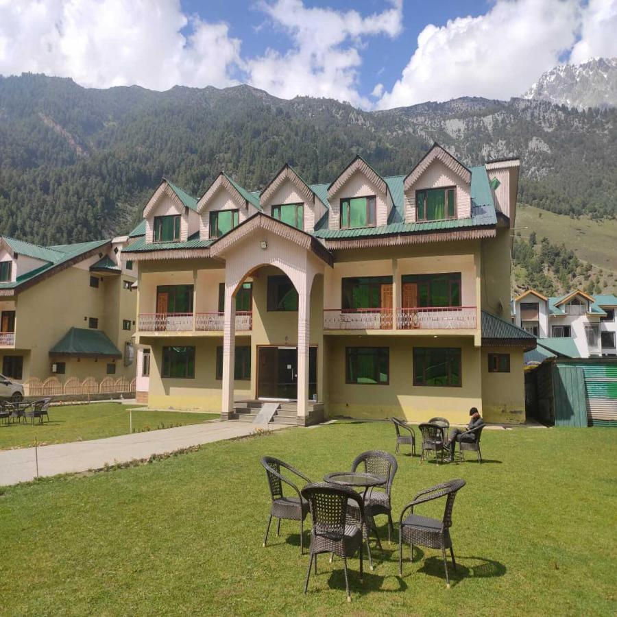 Hotel Sheen 3*
