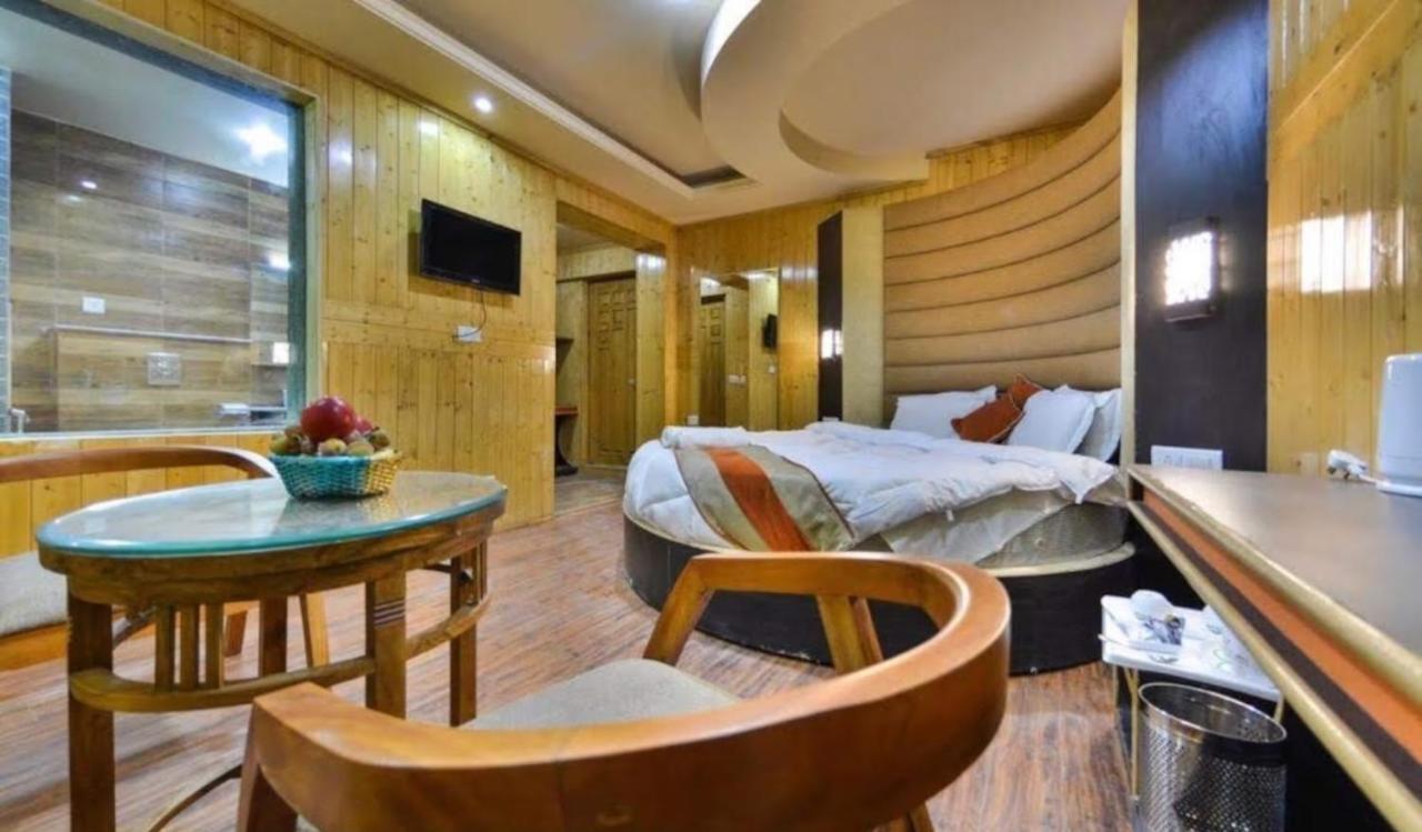 Hotel Sheen 3*