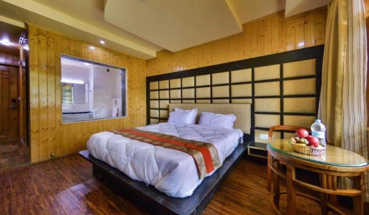 Hotel Sheen 3*