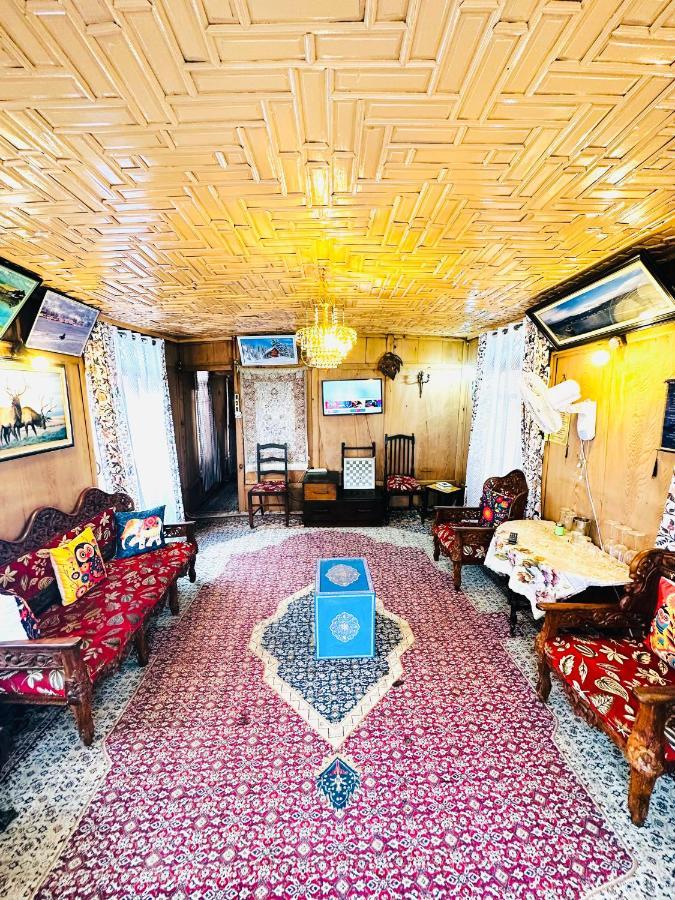 Bed & Breakfast Houseboat New Retreat Group *