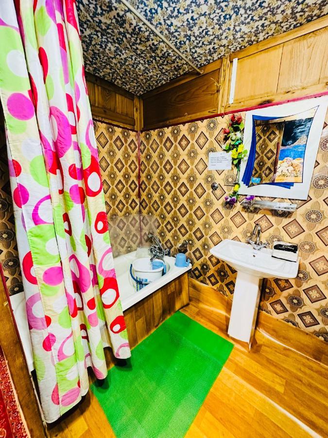 Bed & Breakfast Houseboat New Retreat Group *