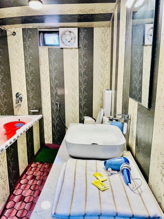 Bed & Breakfast Houseboat New Retreat Group *