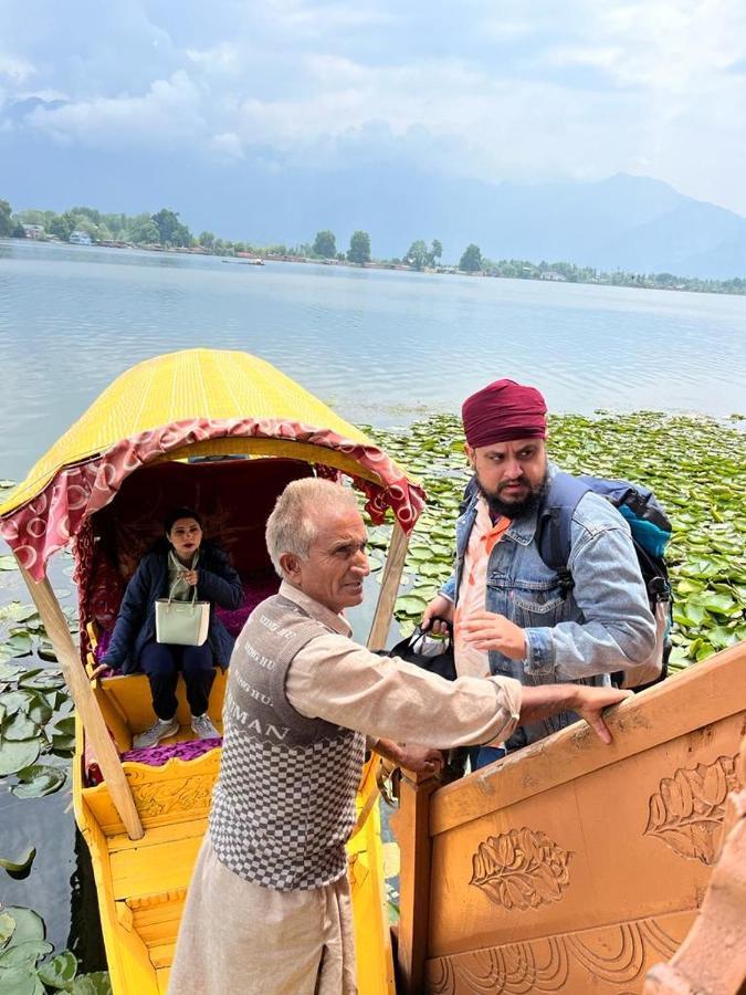 Hotel New Kolohai Group Of Houseboats Srinagar (Jammu and Kashmir)