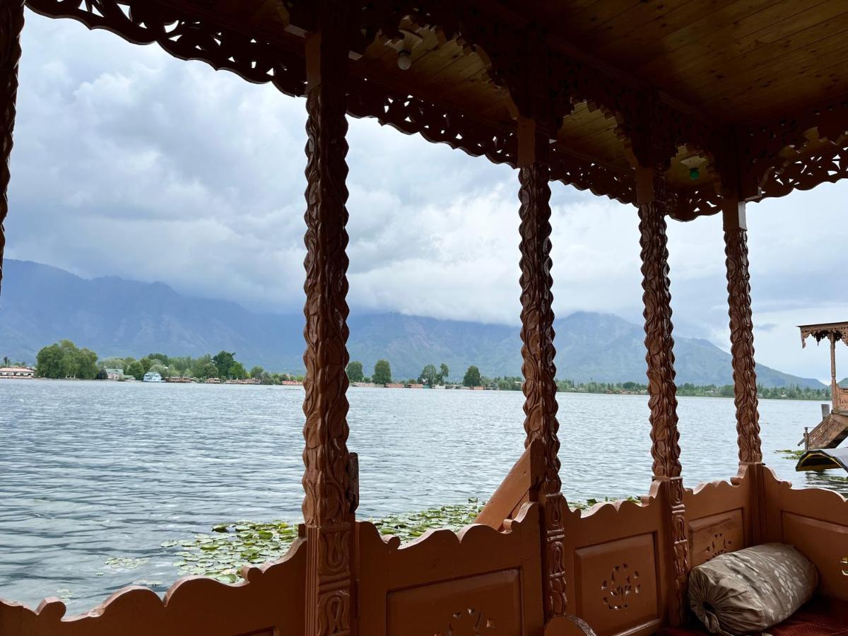 New Kolohai Group Of Houseboats