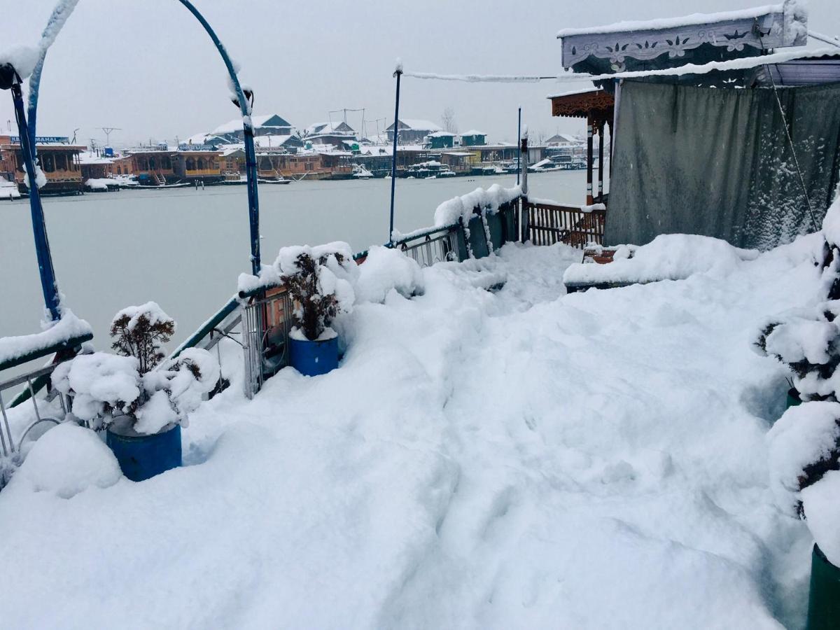 Bed & Breakfast Houseboat New Retreat Group *
