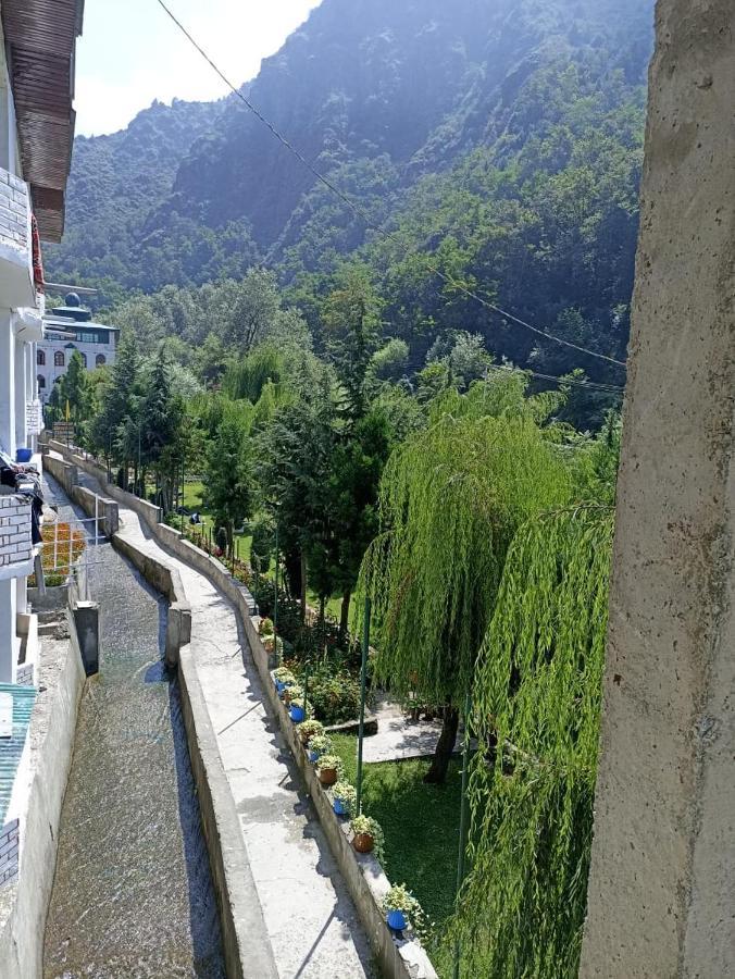 Padshapal Resorts