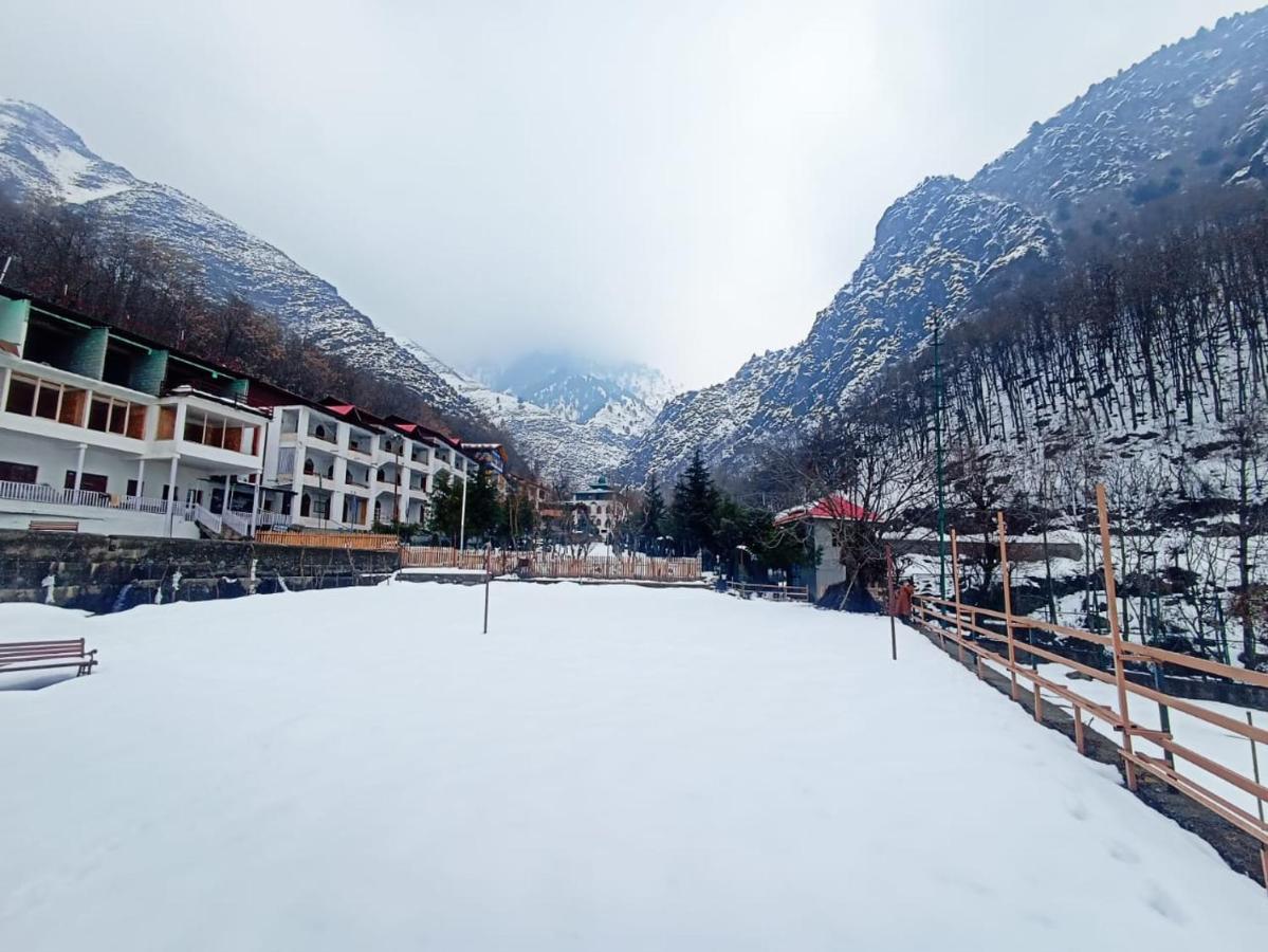 Padshapal Resorts 3*