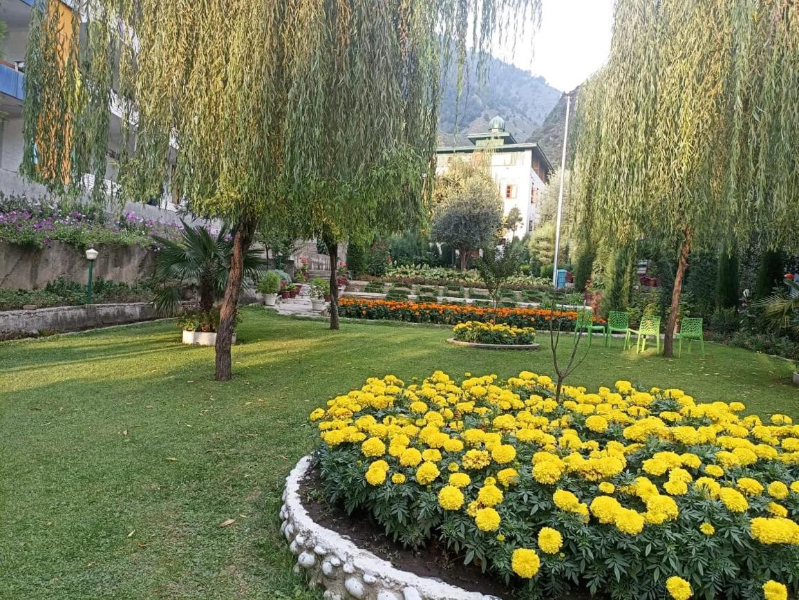 Padshapal Resorts Hotel