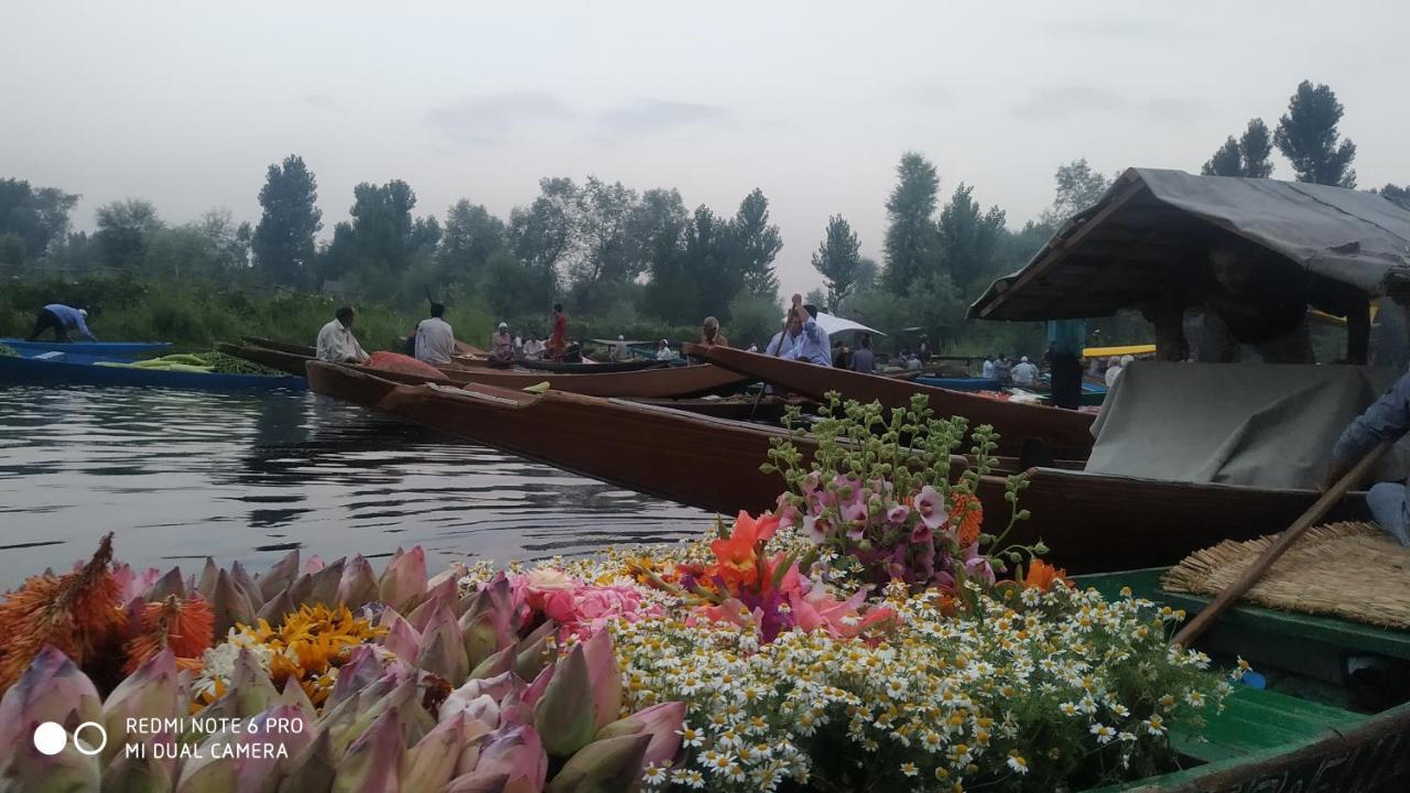 View Group Of Houseboats Hotel 4*