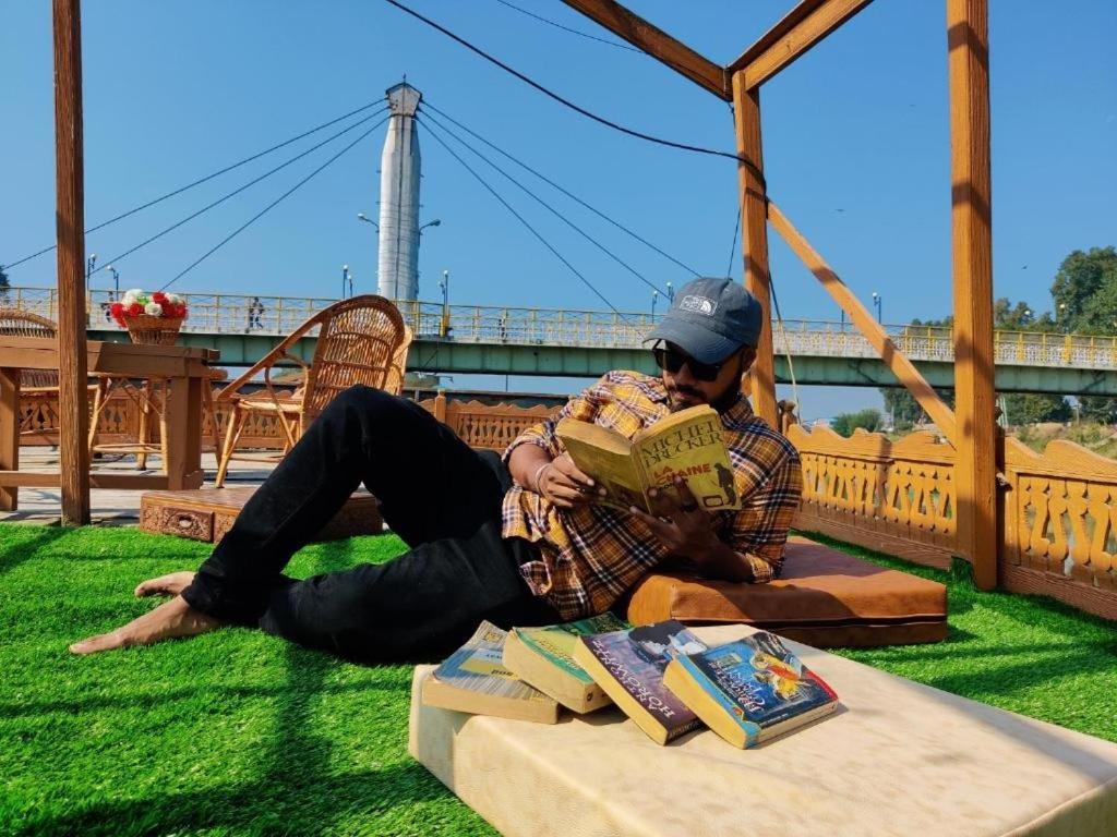 The Flostel Hostel Srinagar (Jammu and Kashmir)