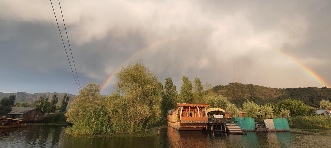 View Group Of Houseboats