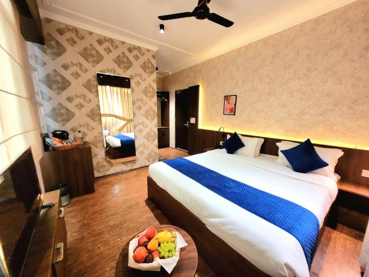 Royal Plaza Hotel 3*