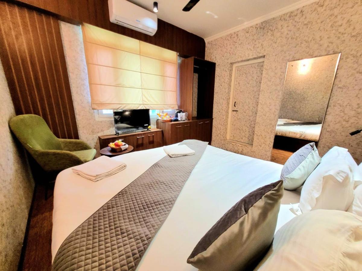Royal Plaza Hotel 3*
