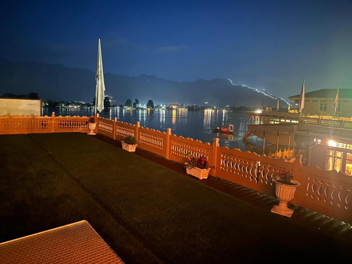 Hotel Harmukh Houseboat By Pattern Srinagar (Jammu and Kashmir)