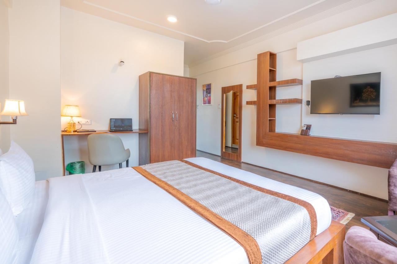 Crown 4* Srinagar (Jammu and Kashmir)