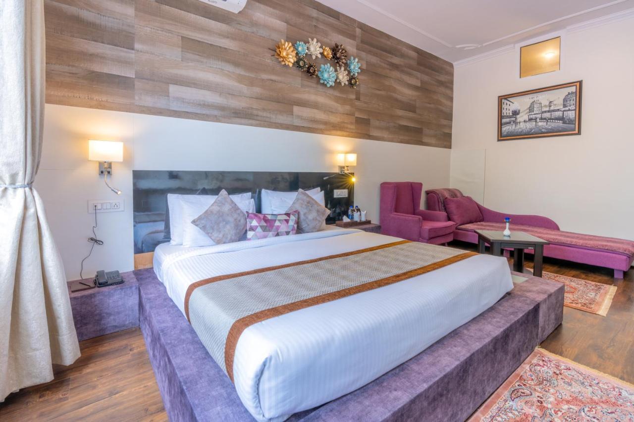 Crown 4* Srinagar (Jammu and Kashmir)