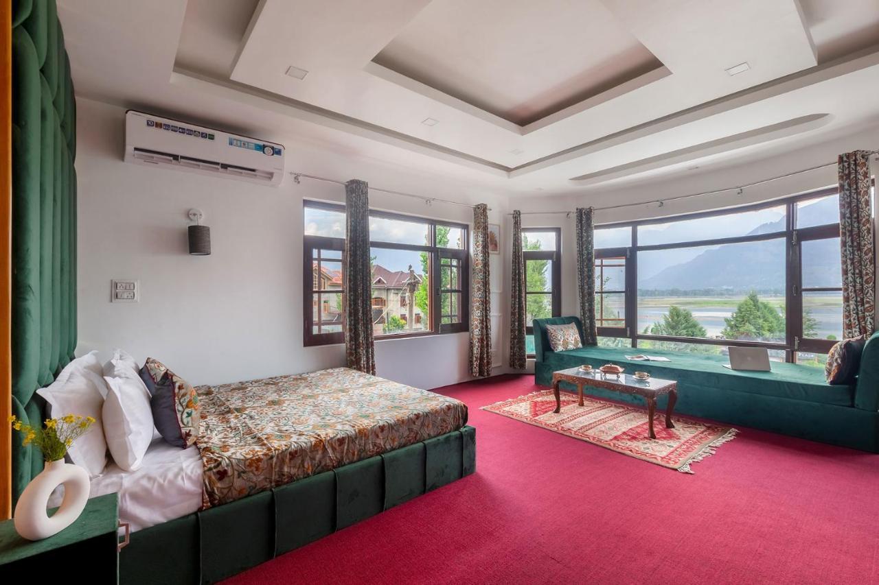 Buhayra Lakefront By Veo - Part Of Stayvista Villa *